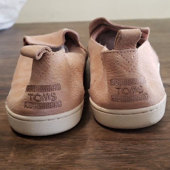 TOMS - Picture 2 of 7